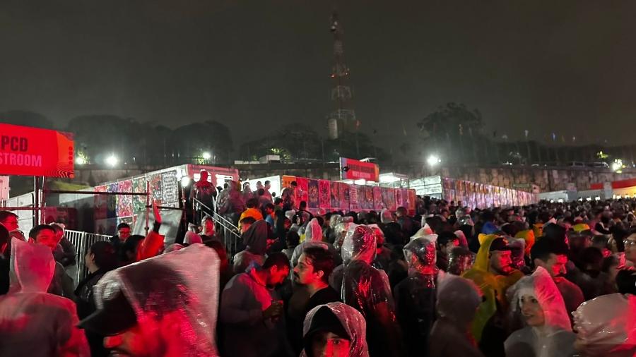 Público usou parede icônica do Lollapalooza para urinar