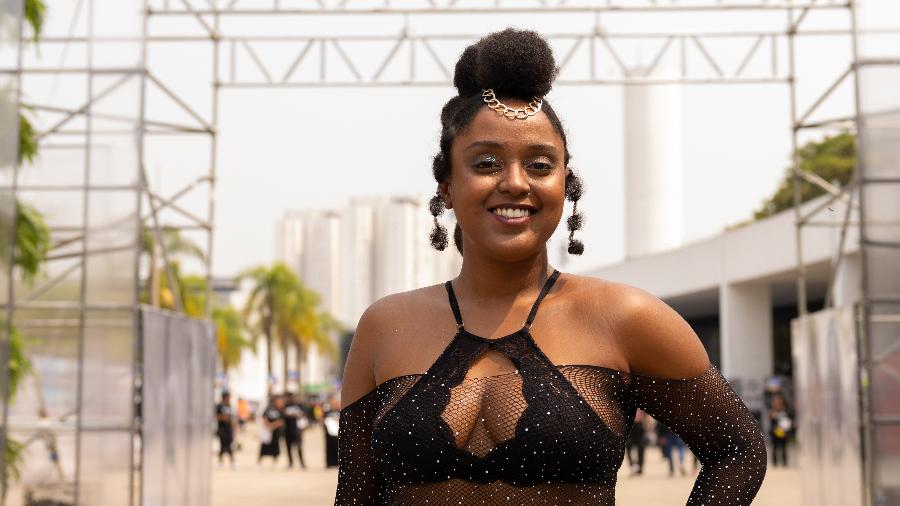 Karolyna Gomes dos Santos, que se inspirou no line-up do Coala Festival na hora de montar o look - Divulgação