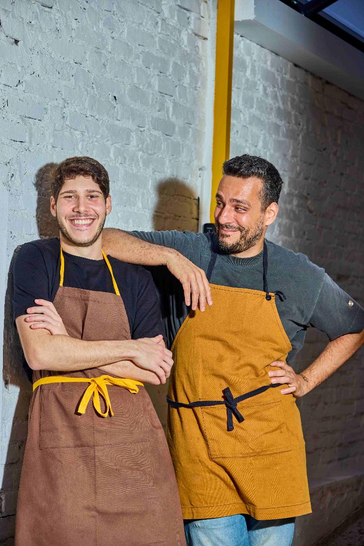 Gabriel Haddad e Fábio Battistella, chefs e sócios do Tau Cozinha Gabriel Haddad e Fábio Battistella, chefs e sócios do Tau Cozinha