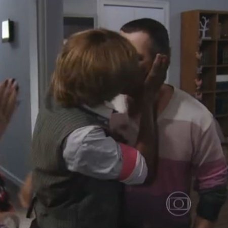 28.jun.2015 - Zorra promove selinho gay e sátira com pastor - Reprodução/TV Globo - Reprodução/TV Globo