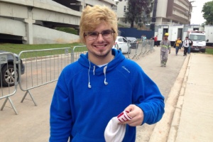 4.dez.2015 - O estudante de engenharia Kevin Gonçalves veio de Guaratinguetá, no interior de São Paulo, para tentar participar da Comic Con Experience, mas se espantou com o valor do ingresso e estava tentando levar a quantia que faltava para comprar a entrada, que custa R$ 120 (meia entrada) - Guilherme Solari/UOL