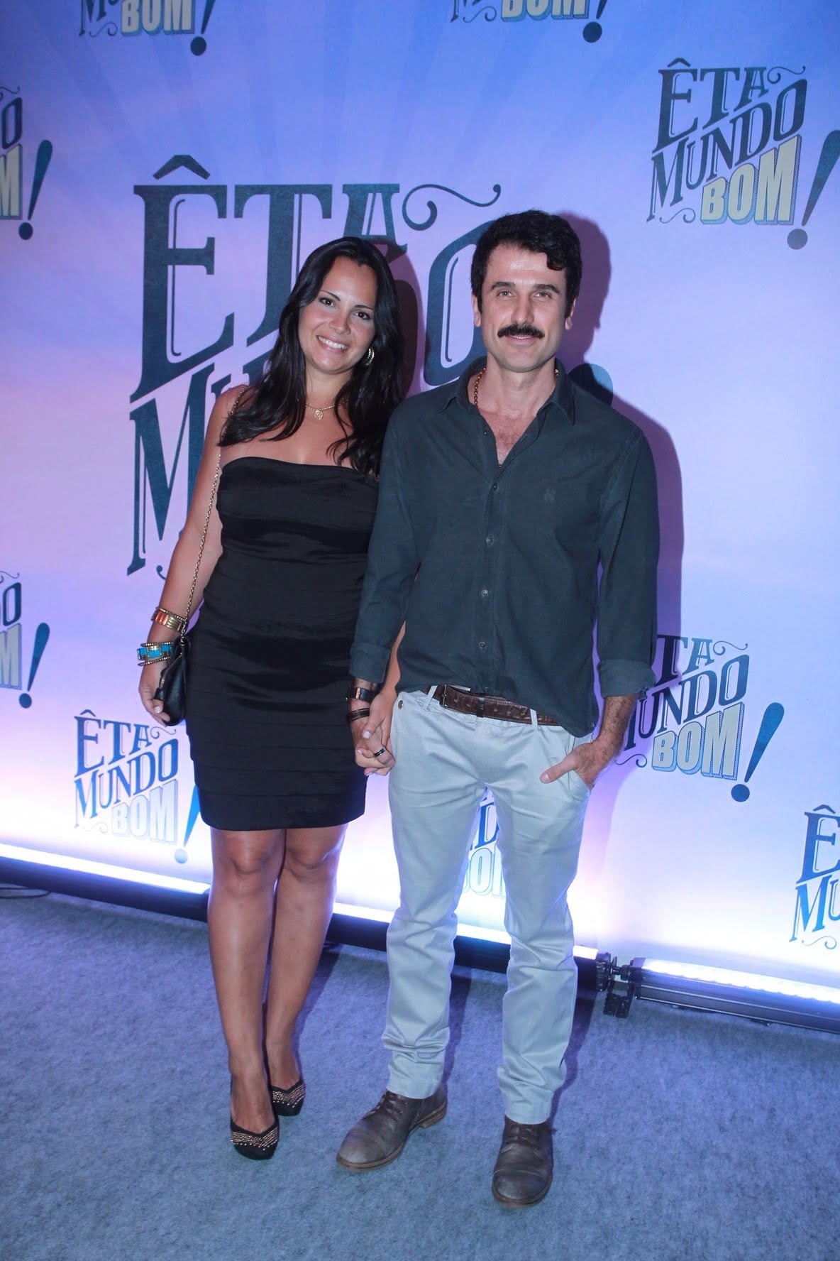 Eriberto Leão chega acompanhado da mulher, Andrea Leal, à festa de lançamento de "Êta Mundo Bom" - Marcello Sá Barretto/AgNews