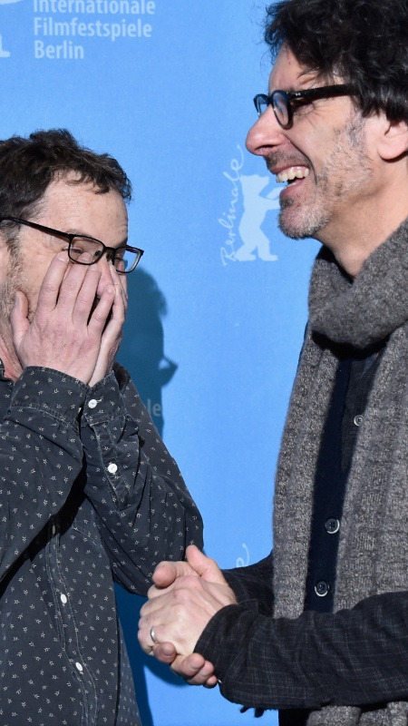 11.fev.2016 - Os irmãos Ethan e Joel Coen dirigiram "Ave, César!", filme que abriu a 66ª edição do Festival de Berlim. - Pascal Le Segretain/Getty Images