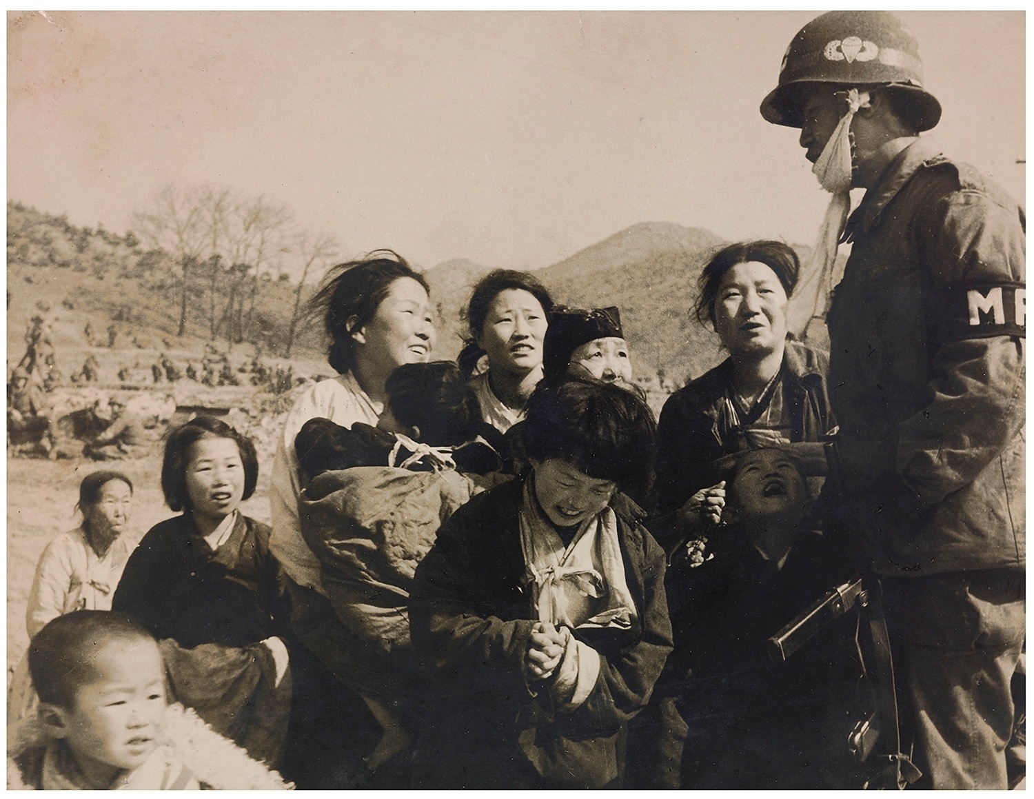 A exposição "Do arquivo de um correspondente estrangeiro - Fotografias de Luciano Carneiro" fica em cartaz de 21 de fevereiro a 19 de março de 2016 no Instituto Moreira Salles-São Paulo (Rua Piauí, 844, 1º andar, Higienópolis). A entrada é gratuita. - Luciano Carneiro