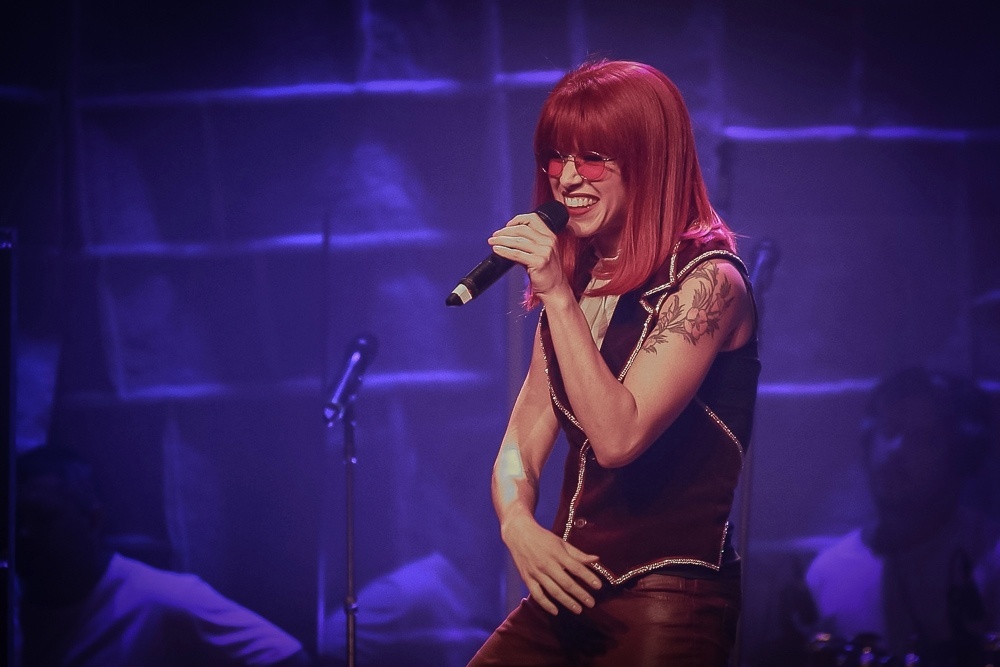 Mel Lisboa em "Rita Lee Mora ao Lado - Uma Biografia Alucinada da Rainha do Rock", no Teatro Vivo em São Paulo - Raphael Castello/AgNews