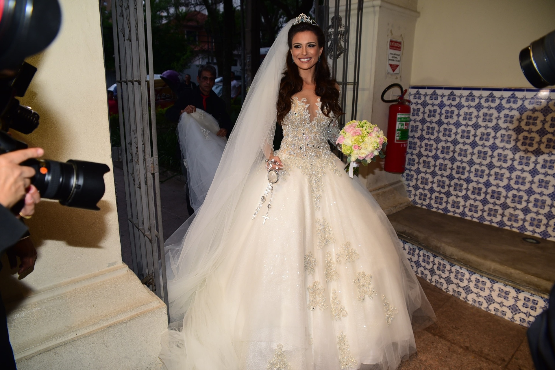 4.set.2016 - Kamilla Salgado chega à igreja para seu casamento com Eliéser Ambrósio. Os ex-BBBs se conheceram na 13ª edição do reality show e estão casados no civil desde 16 de julho - Leo Franco/AgNews