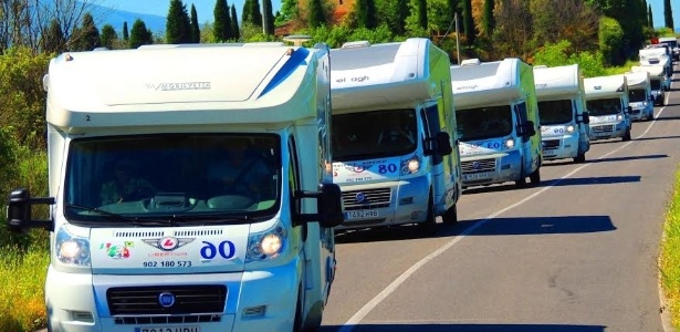 Existe até a opção de escolher participar de uma caravanas de motorhomes, como essa, que viajou pela Europa - Arquivo pessoal - Arquivo pessoal