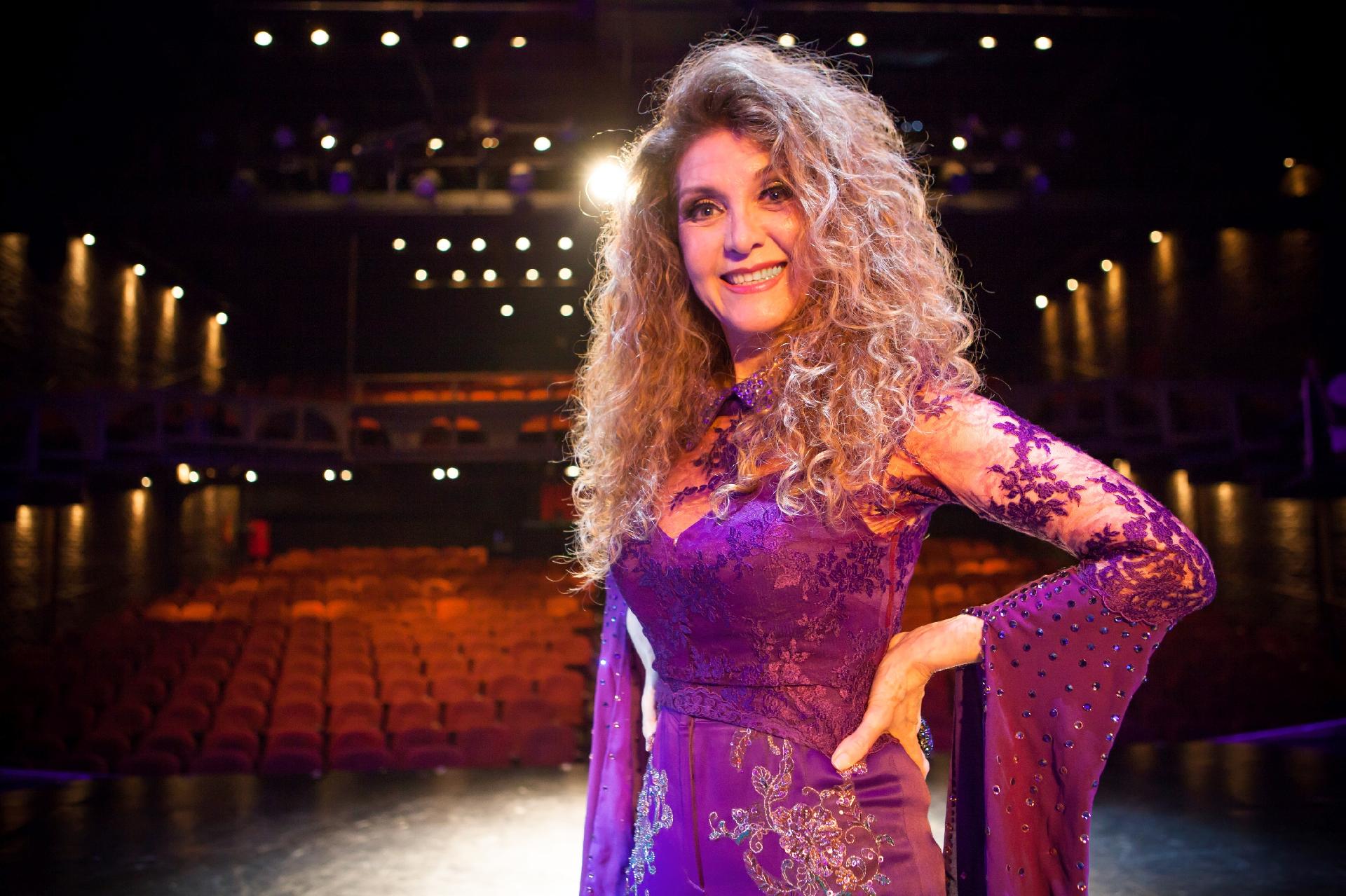 16.mar.2017 - Wanderléa durante os ensaios do musical "60! - Década de Arromba", no Theatro Net Rio - André Rodrigues/UOL