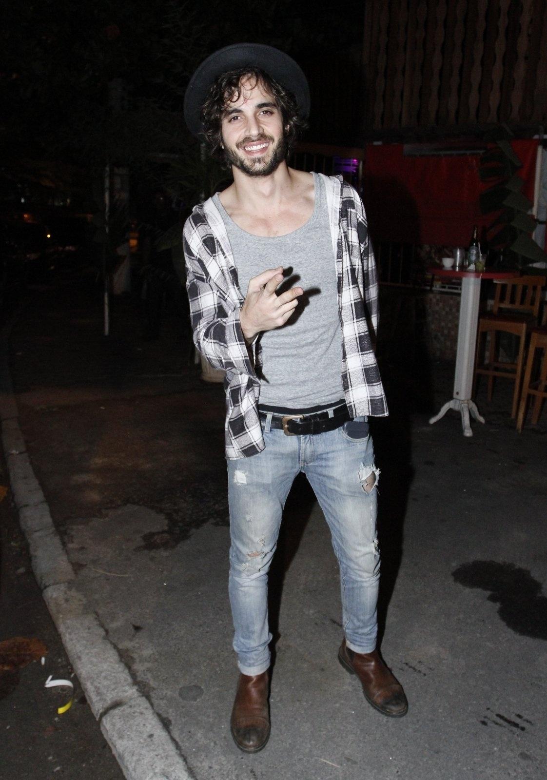 Fiuk entra no clima junino com blusa quadriculada - Thyago Andrade/Brazil News