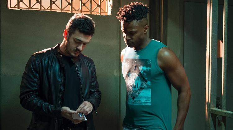 Domênico (Marcos Veras) consegue a liberação de Dom (David Junior) em "Pega Pega" - Estevam Avellar/TV Globo - Estevam Avellar/TV Globo