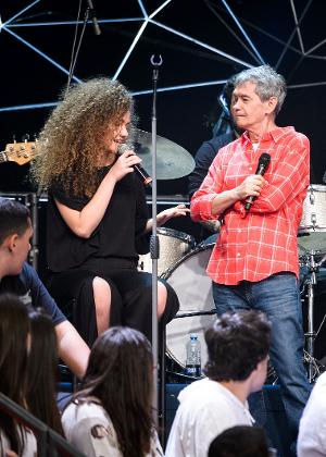 Serginho recebe Anavitoria no Altas Horas - Ramon Vasconcelos/Rede Globo - Ramon Vasconcelos/Rede Globo