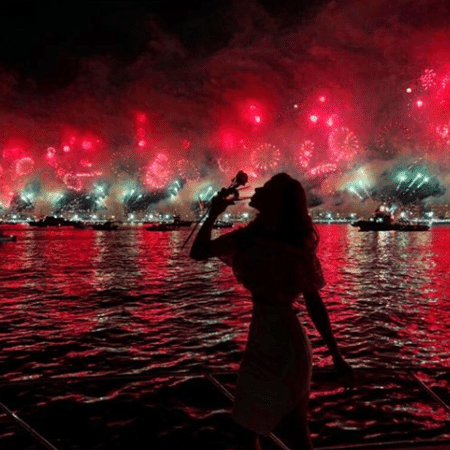 Grazi Massafera curte chegada de 2018 na praia - Reprodução/Instagram/massafera