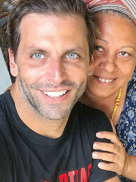 Henri Castelli e sua mãe de santo, Neide Oyá d"Oxum - Reprodução/Instagram
