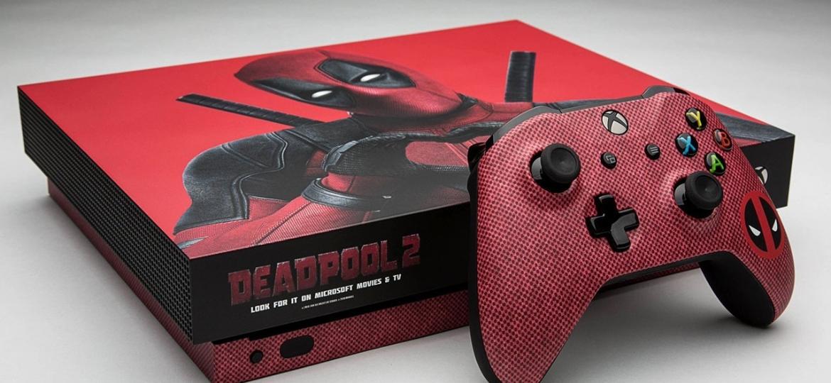 Xbox One X promocional com temática do filme "Deadpool 2" - Divulgação/Microsoft