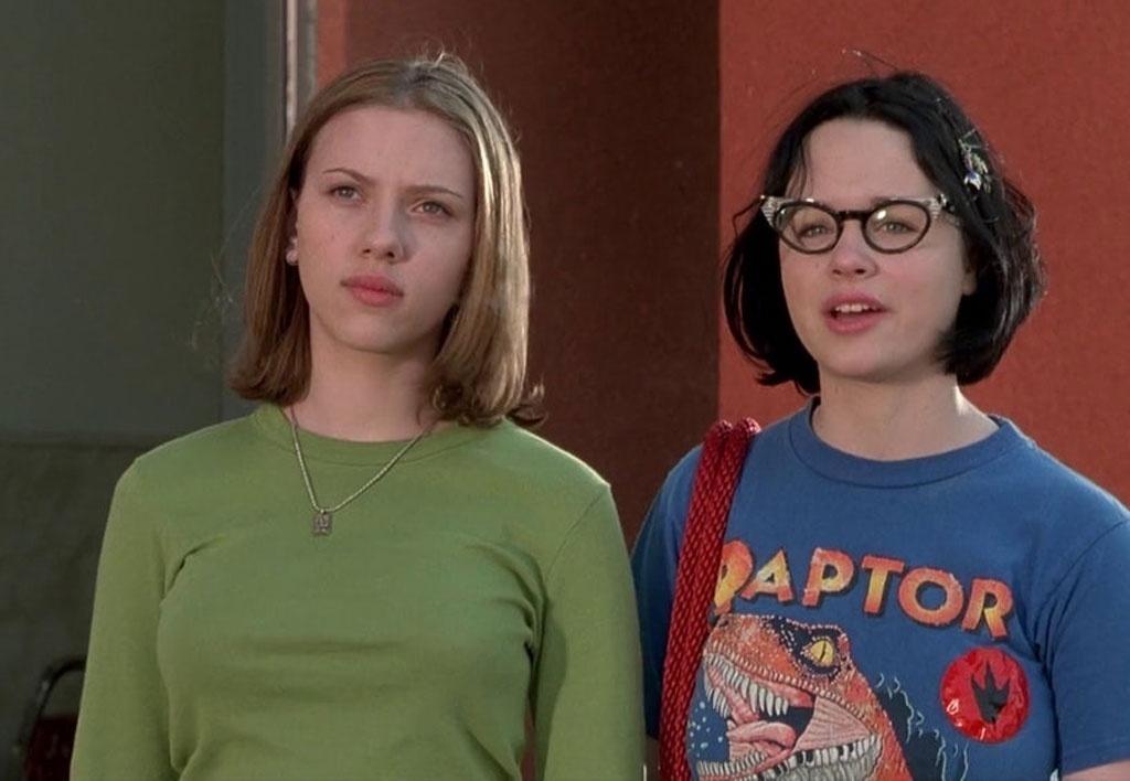 Scarlett Johansson e Thora Birch em "Ghost World - Aprendendo a Viver" (2001) - Reprodução