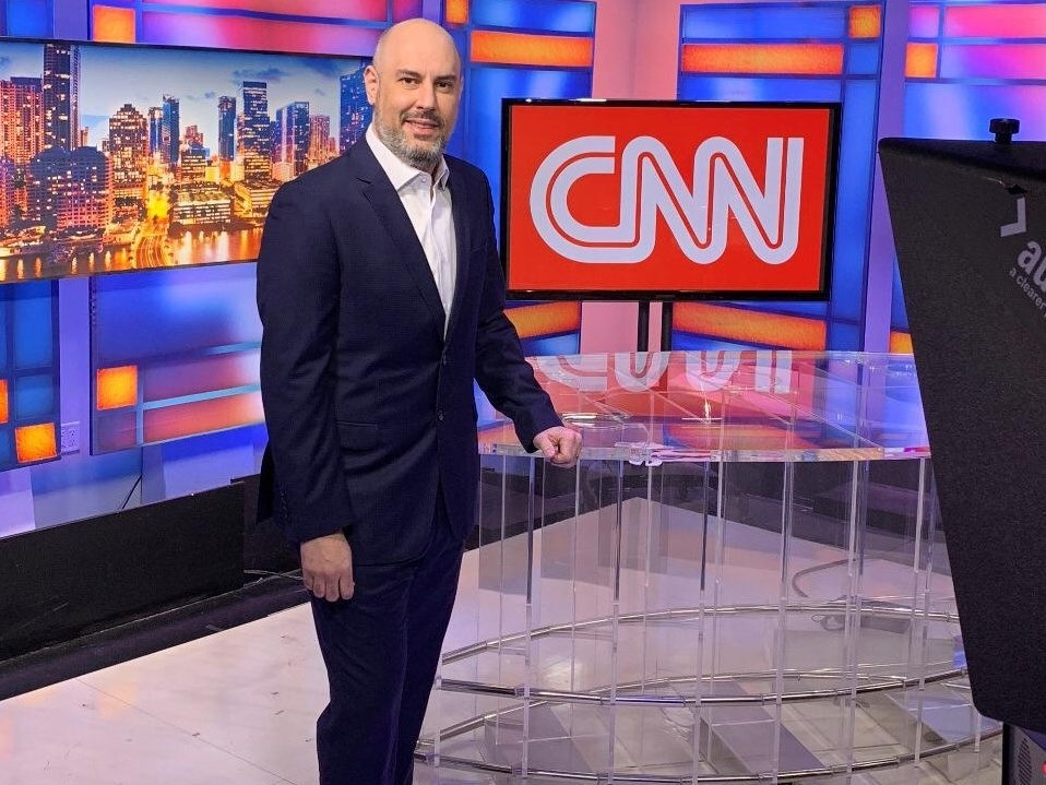 Tratamos Bolsonaro com respeito, mas também criticamos, diz chefão da CNN