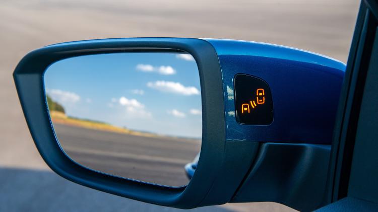 Novo Chevrolet Onix 2020 sensor de ponto cego - Divulgação - Divulgação