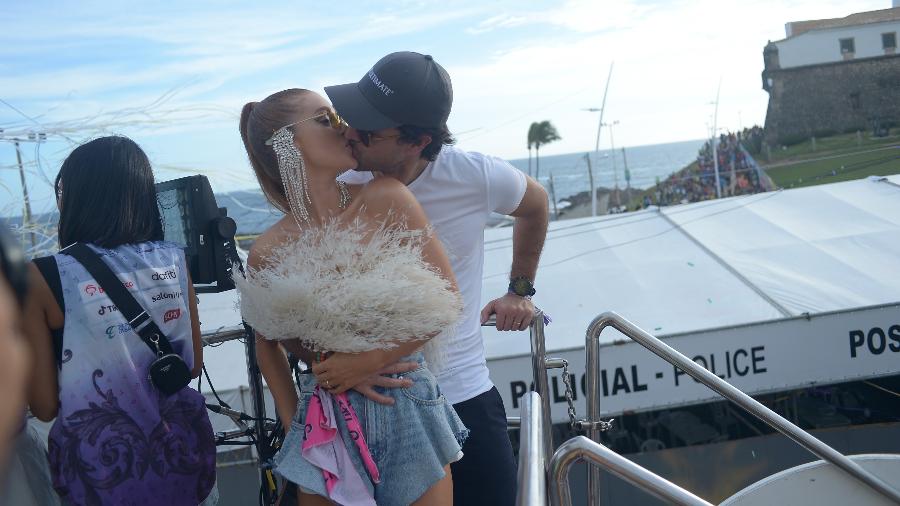 Aos beijos com o marido, Marina Ruy Barbosa curte trio de Ivete Sangalo - André Muzell/Brazil News