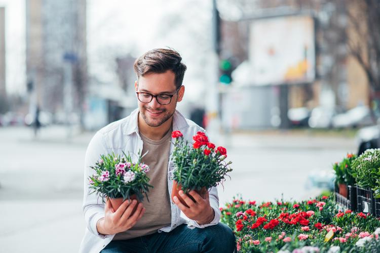 plantados homem flor - Getty Images - Getty Images