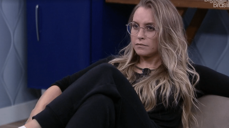 BBB 21: Carla vê Projota e Caio a criticando durante festa - Reprodução/Globoplay - Reprodução/Globoplay