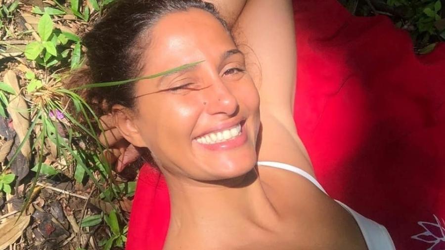 Camila Pitanga está novamente em uma relação amorosa - Imagem: Reprodução/Instagram@caiapitanga