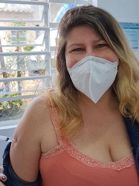 Vanessa Goulartt, neta de Nicette Bruno, recebeu a primeira dose da vacina contra a covid-19 e se emocionou - Reprodução/Instagram