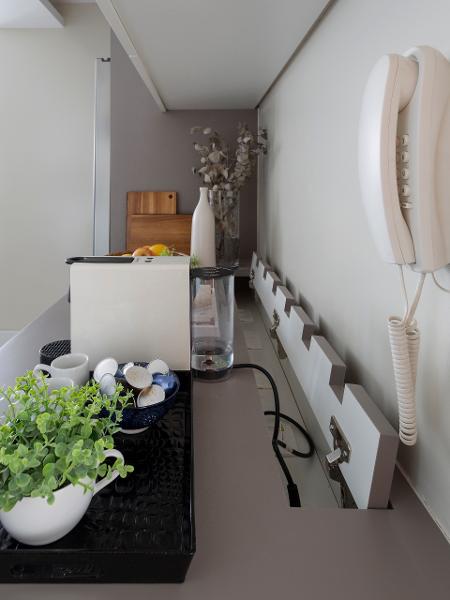 Solução para esconder os fios dos eletrodomésticos na cozinha - Júlia Ribeiro - Júlia Ribeiro