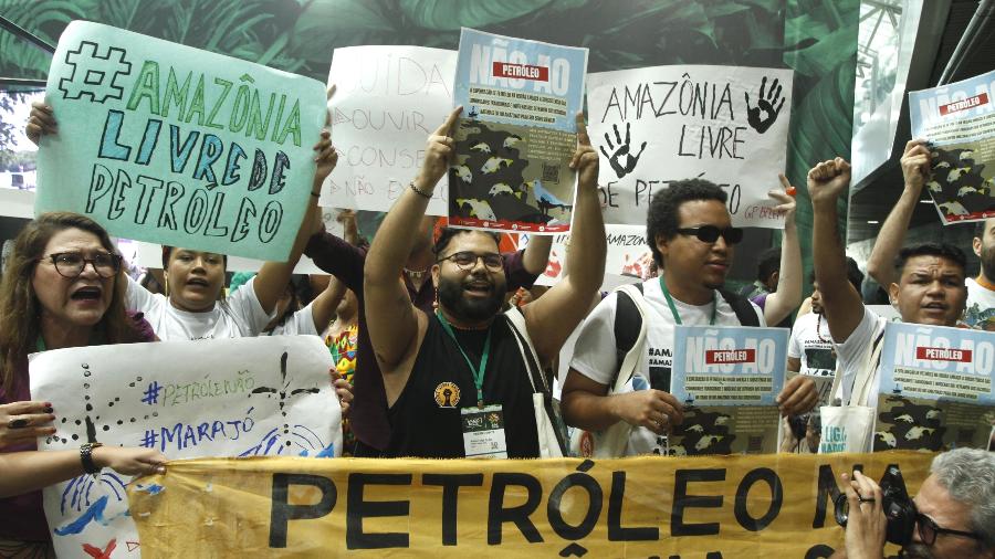 Protesto antes da Cúpula da Amazônia, em Belém, pede a proibição da extração de petróleo na Amazônia