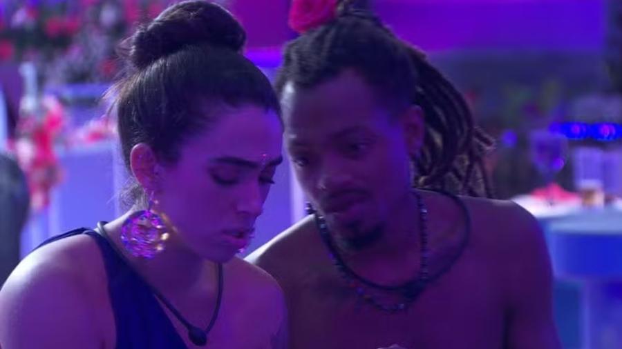 BBB 24: Giovanna e Luigi conversam durante festa