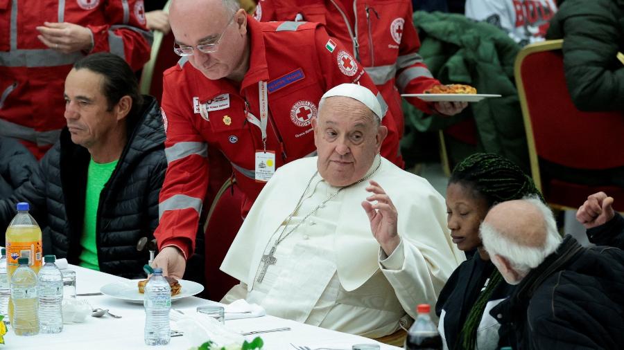Papa Francisco em almoço oferecido pelo Vaticano à população pobre - REUTERS/Remo Casilli