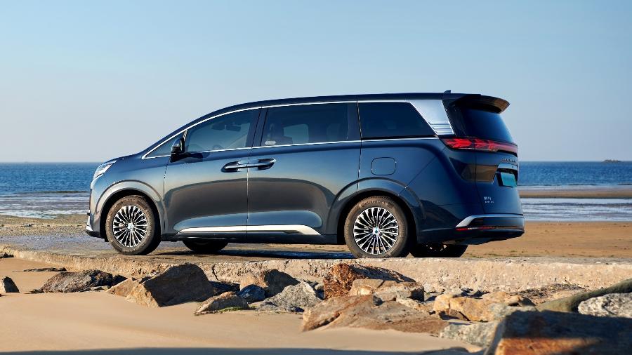 Denza D9: minivan híbrida deve estrear no Brasil e foi feita em parceria com a Mercedes - Divulgação