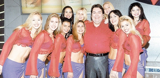 Julianne Trevisol (morena, à direita) com as colegas do balé do Faustão, em 2001 - Divulgação/TV Globo - Divulgação/TV Globo