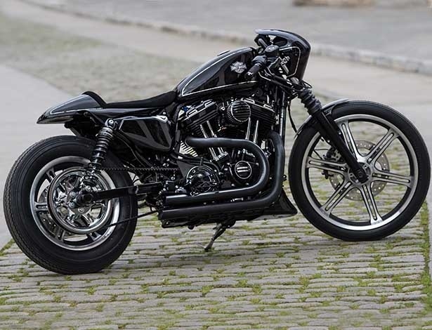 Batizada de "Nix", em homenagem à deusa grega da noite, moto foi customizada por gerentes de venda da Harley-Davidson na Grécia - Divulgação