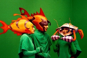 Gisela Arantes, Carlos Mariano e Andrea Pozzi em fundo verde nos bastidores de "Glub Glub" - Divulgação/TV Cultura - Divulgação/TV Cultura