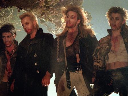 Cena do filme "Os Garotos Perdidos" (1987), de Joel Schumacher - Reprodução