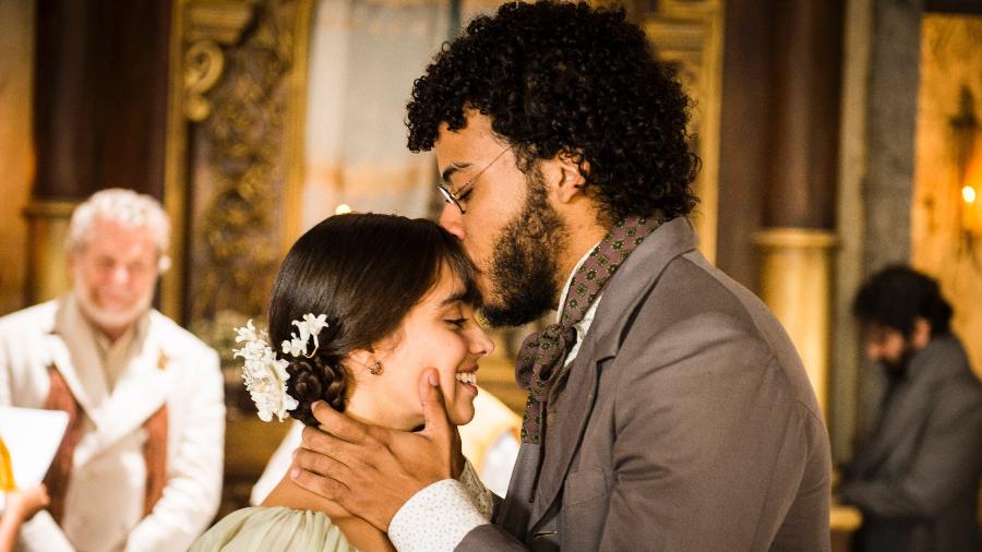 Cecília (Isabella Dragão) e Libério (Felipe Silcler) se casam em "Novo Mundo" - João Miguel Júnior/Globo/Divulgação