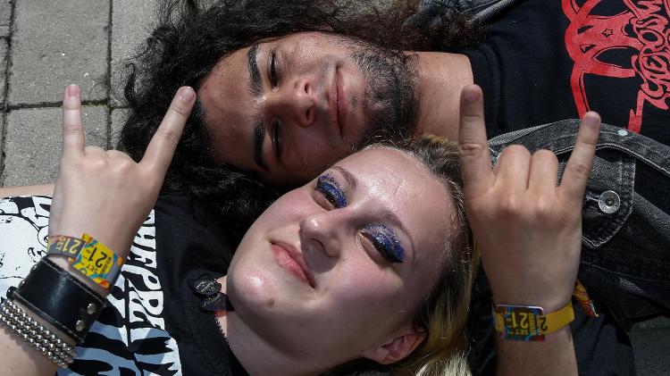 Henry Maozni e Fabricia Bersagui não se importam de "fritar" no sol - Marco Antonio Teixeira/ UOL - Marco Antonio Teixeira/ UOL