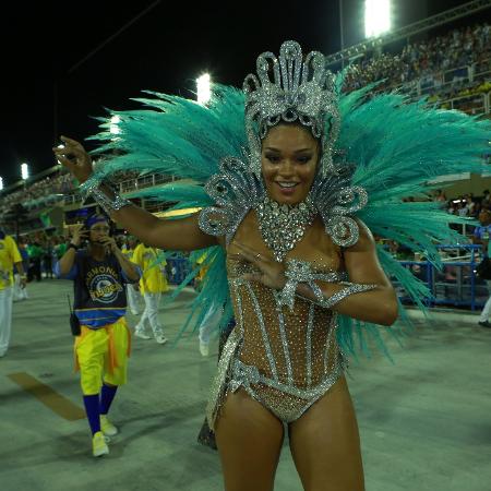 Juliana Alves arrasa ao "riscar a avenida" como rainha da Unidos da Tijuca - Juliana Alves é a rainha de bateria da Unidos da Tijuca