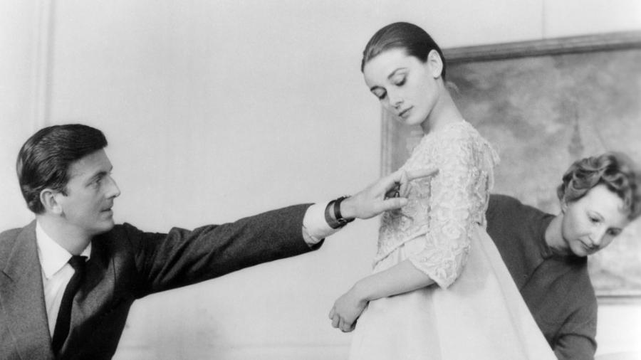 Hubert de Givenchy e Audrey Hepburn nos anos 60 - GettyImage