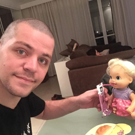 Vitor Sarro foi demitido do "Encontro com Fátima" em 2013 - Reprodução/Facebook - Reprodução/Facebook