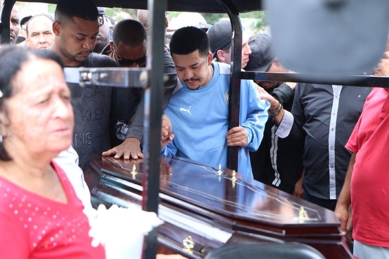 Emoção marca o enterro de Mr. Catra no Rio de Janeiro - Daniel Pinheiro/AgNews