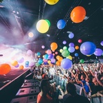 Público brinca com balões no show do Thirty 30 Seconds to Mars - Stephan Solon/Divulgação
