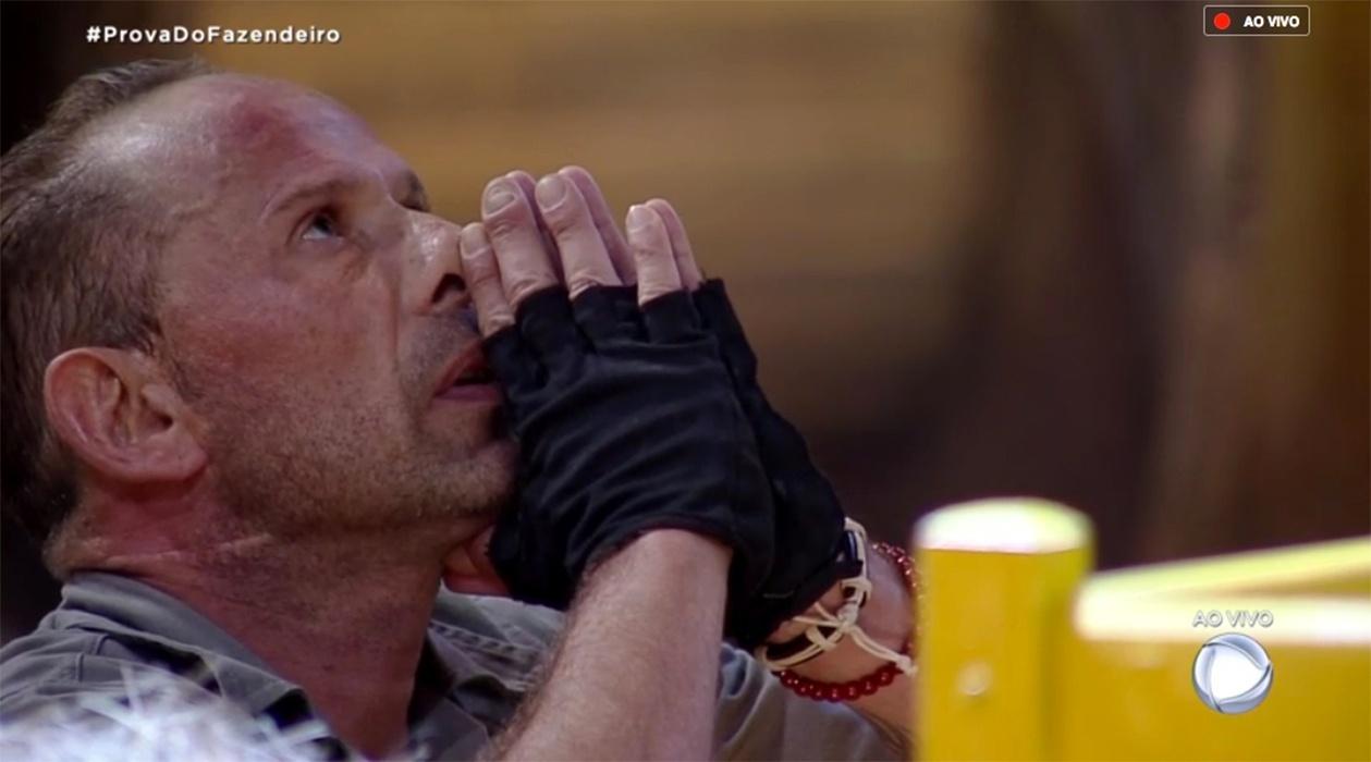 Rafael Ilha agradece após vencer a sexta prova do fazendeiro - Reprodução/RecordTV