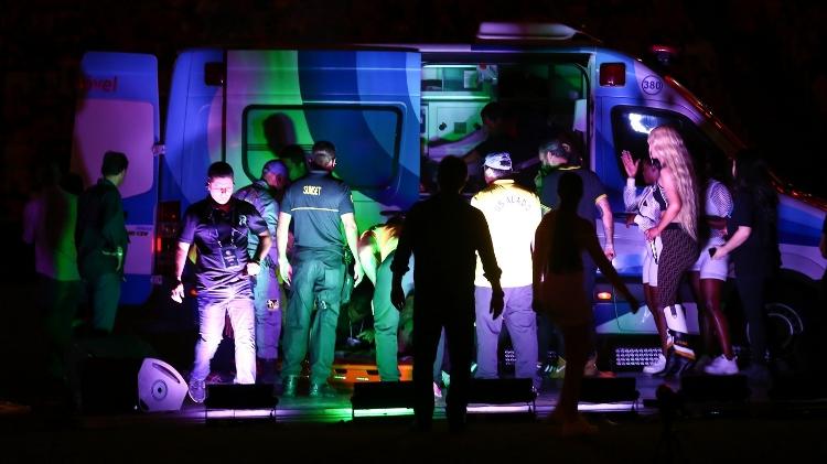 Dançarina de Iggy Azalea é socorrida após passar mal durante apresentação no Maracanã - ROBERTO FILHO / BRAZIL NEWS - ROBERTO FILHO / BRAZIL NEWS