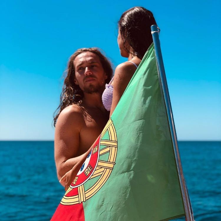 Vitor Kley e a namorada, a atriz portuguesa Carol Loureiro - Reprodução/Instagram - Reprodução/Instagram