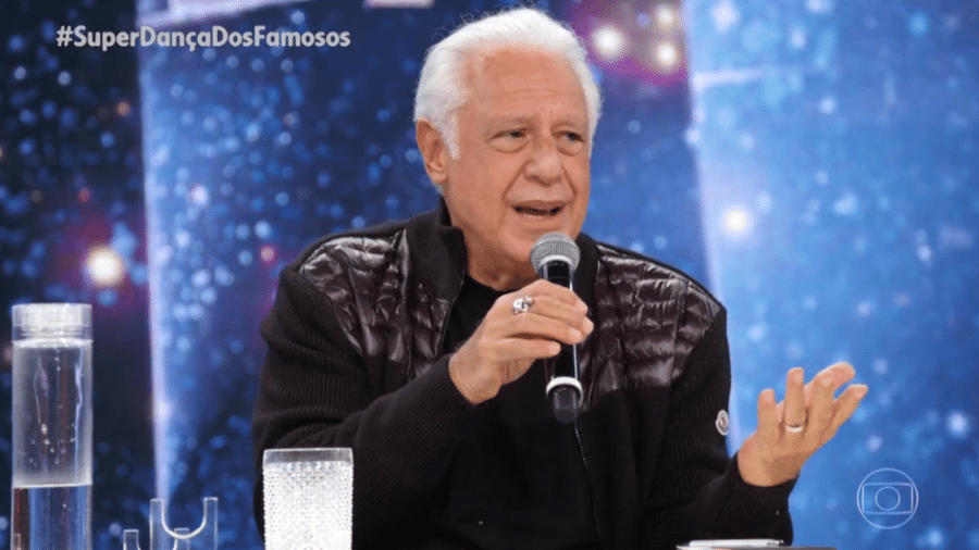 Antônio Fagundes no júri da "Super Dança dos Famosos" - Reprodução/Globoplay