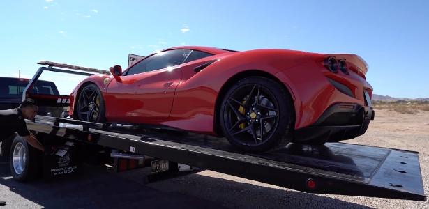 Que situação! | Homem dá perda total em Ferrari alugada em primeira saída
