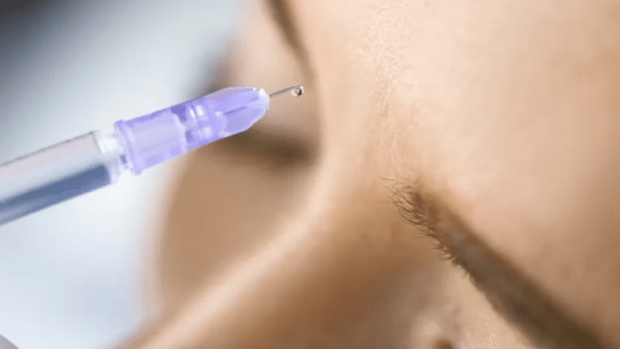 Injeções de ácido hialurônico ajudam a preencher camadas a pele que se tornam menos espessas com o passar dos anos - Getty Images via BBC News Brasil