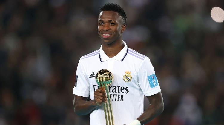 Vinicius Jr. ganhando prêmio de melhor jogador da final do Mundial de Clubes da FIFA de 2022. Na ocasião, seu clube, o Real Madrid foi campeão - Getty Images - Getty Images