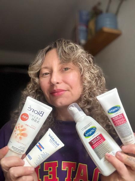 Juliana Vaz com os produtos